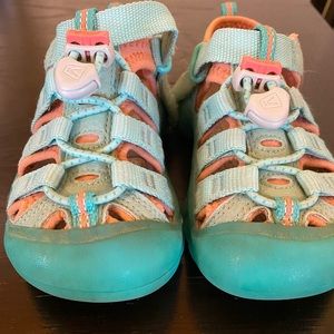 Toddler girl Keen sandals size 9.